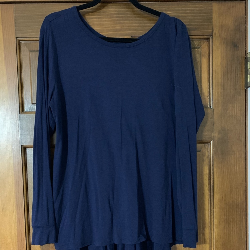 Navy long sleeve top with long back